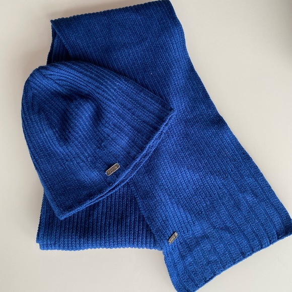 686 Bennie & Scarf - Picture 1 of 3